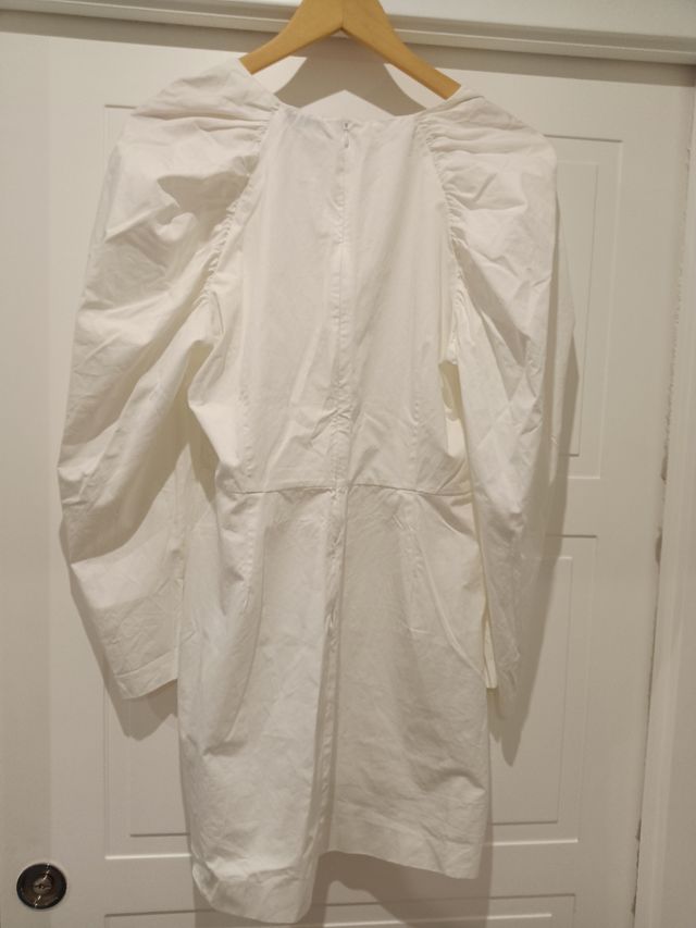 Vestido blanco manga abullonada