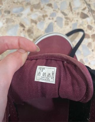 Zapatillas Vans rojas usadas