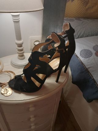 Sandalias tacón negro y Camel ante