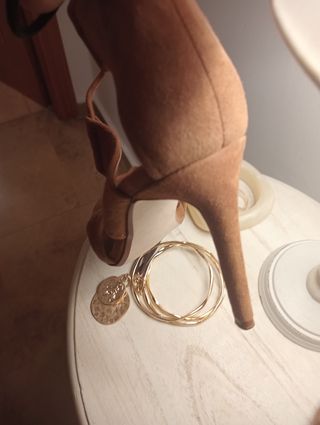 Sandalias tacón negro y Camel ante
