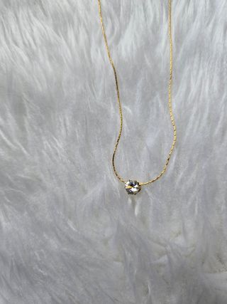 Collar y pulsera dorados