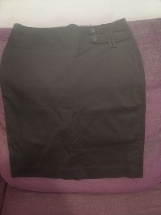 Falda negra midi