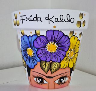 Maceta Frida Kahlo pintada a mano
