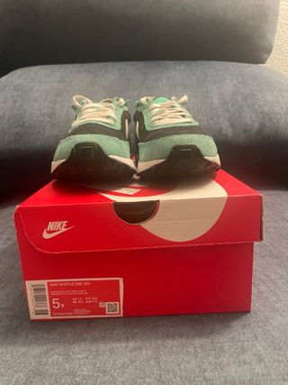 Nike Waffle One - 37.5