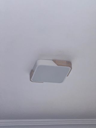 Lampara techo madera blanca