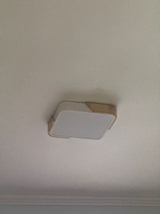 Lampara techo madera blanca