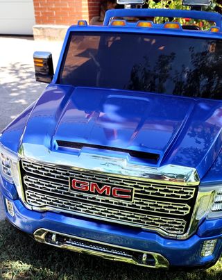 Coche eléctrico GMC 4x4 niños