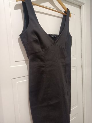 Vestido corto negro Zara