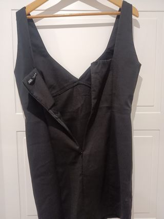 Vestido corto negro Zara