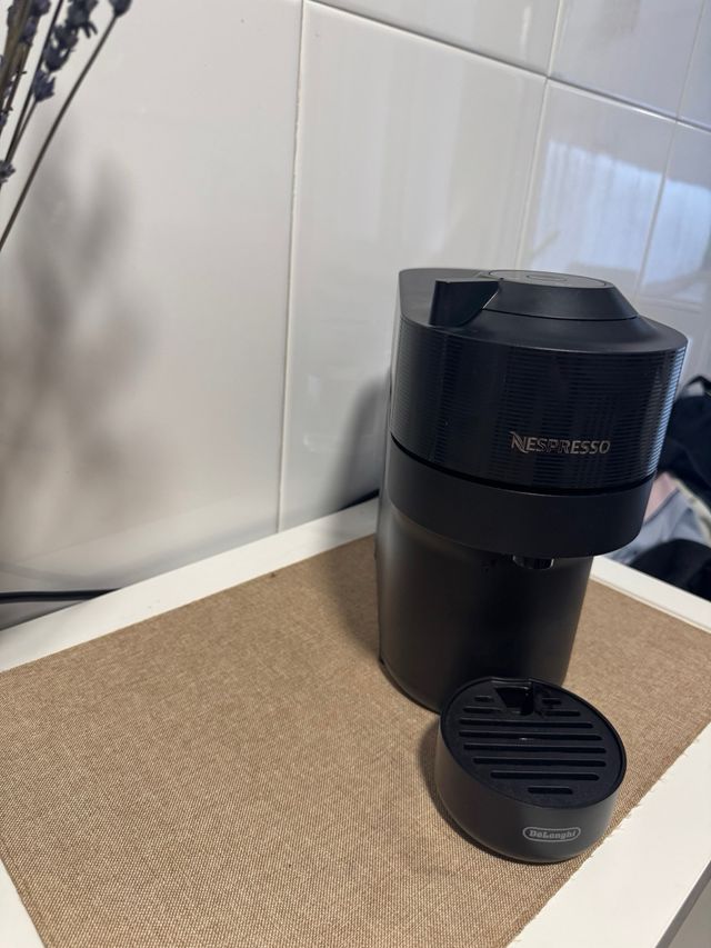 Cafetera Nespresso Vertuo Pop Negra