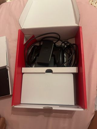 Nintendo Switch OLED - Blanca y Negra