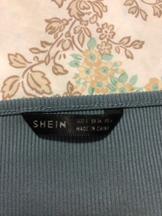 Top corto SHEIN celeste