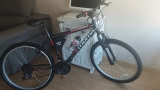 Bicicleta Montana negra de 21''