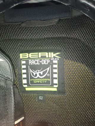 Cazadora moto piel verano perforada