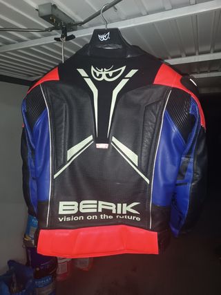 Cazadora moto piel verano perforada