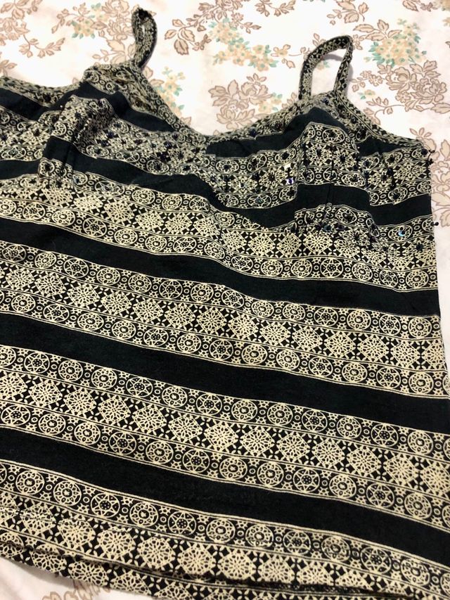 Top estivo beige e nero