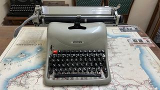 2 Máquinas Olivetti: H0 M40 y Lexicon 80