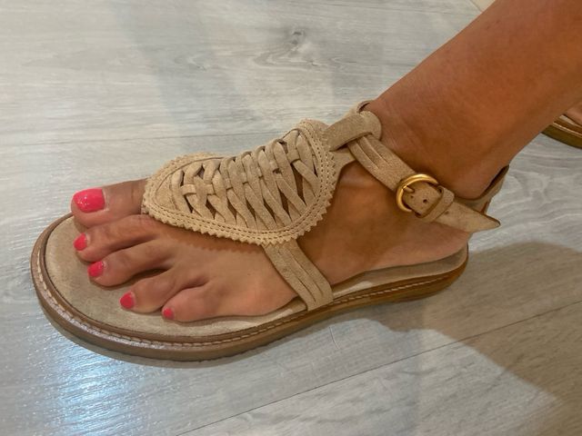Sandalias planas beige piel