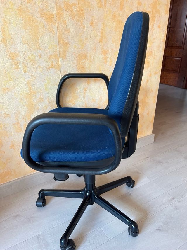 Silla oficina giratoria azul