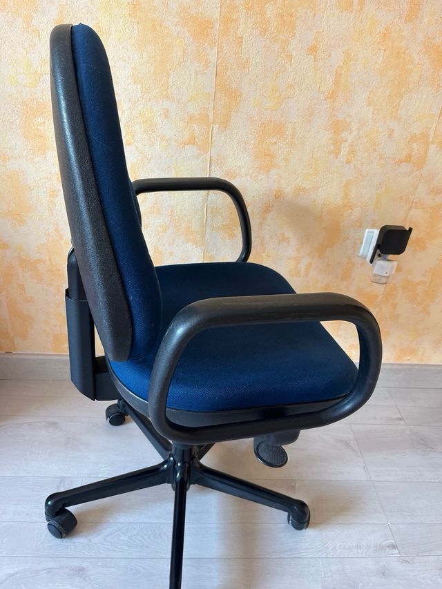 Silla oficina giratoria azul