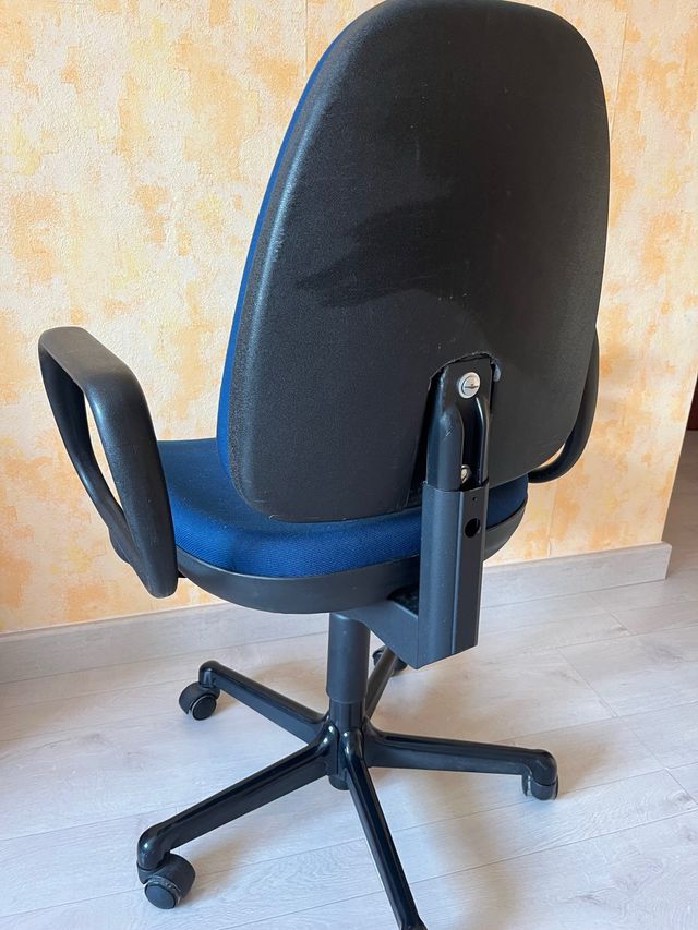 Silla oficina giratoria azul