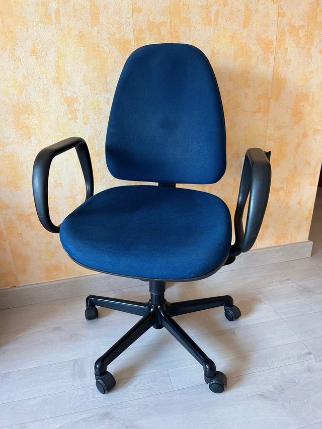 Silla oficina giratoria azul
