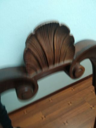 Espejo antiguo madera caoba.Mide 1'20 por 62 cms.