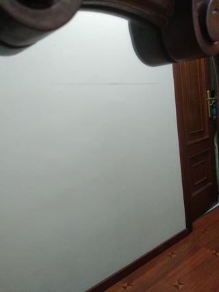 Espejo antiguo madera caoba.Mide 1'20 por 62 cms.