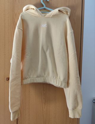 Sudadera amarilla crop capucha
