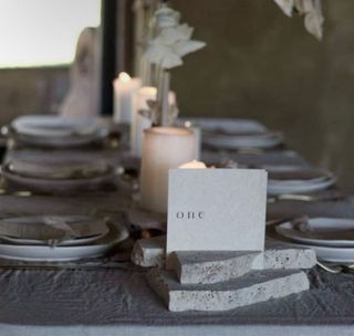 Sedute per matrimoni in marmo da decorare