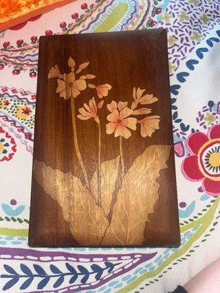 Caja madera tallada con flores
