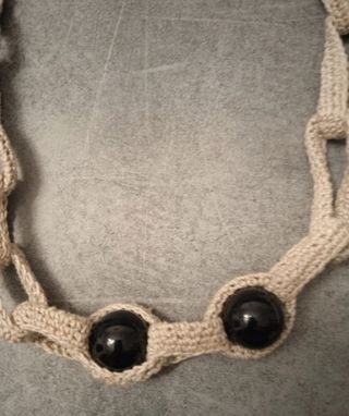 Collana uncinetto beige e nera
