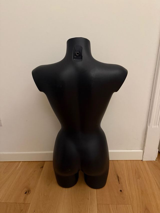 Manichino da vetrina nero