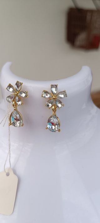 Pendientes florales dorados