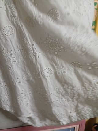 Blusón blanco de batista perforada