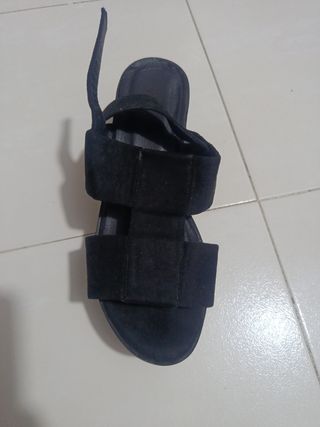 Sandalia negra plataforma