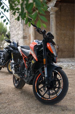 KTM Duke 125 (2019) + accesorios