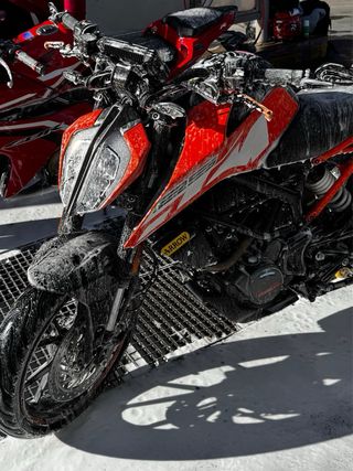 KTM Duke 125 (2019) + accesorios