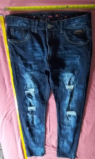 Pantalones de hombre variados en muy buen estado