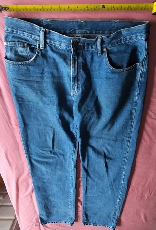 Pantalones de hombre variados en muy buen estado