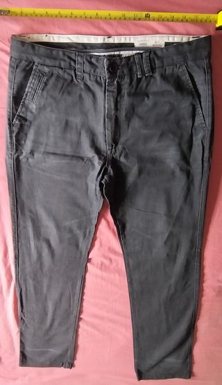 Pantalones de hombre variados en muy buen estado