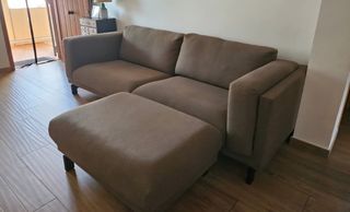 Sofá 3 plazas Ikea marrón.