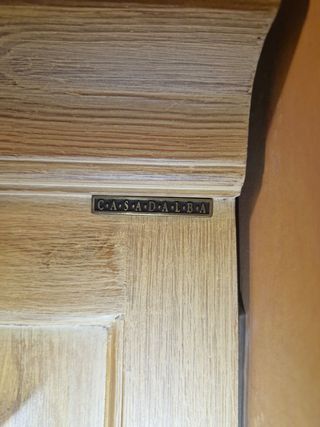 Vitrina antigua de madera y cristal