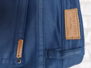 2 pantalones pitillo - azul ,coral