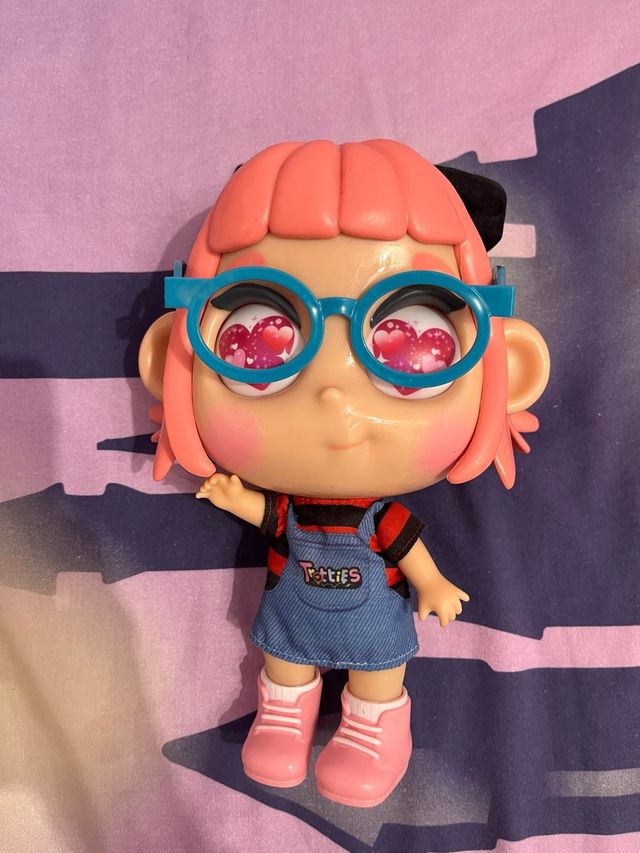 Muñeca Trottie - ojos grandes