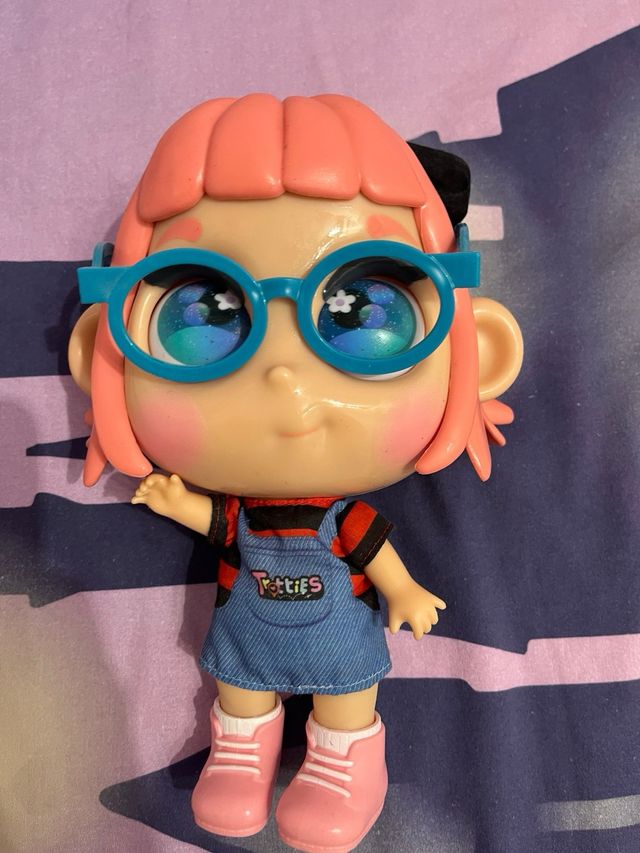 Muñeca Trottie - ojos grandes