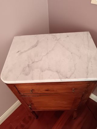 Comodino antico in legno e marmo