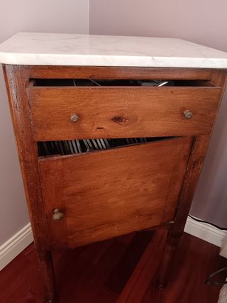 Comodino antico in legno e marmo