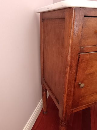 Comodino antico in legno e marmo