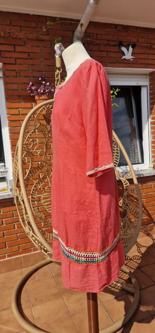 Vestido rojo de lino con crochet